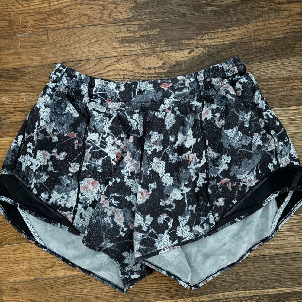 Lululemon Hotty Hot 4” Tall Shorts